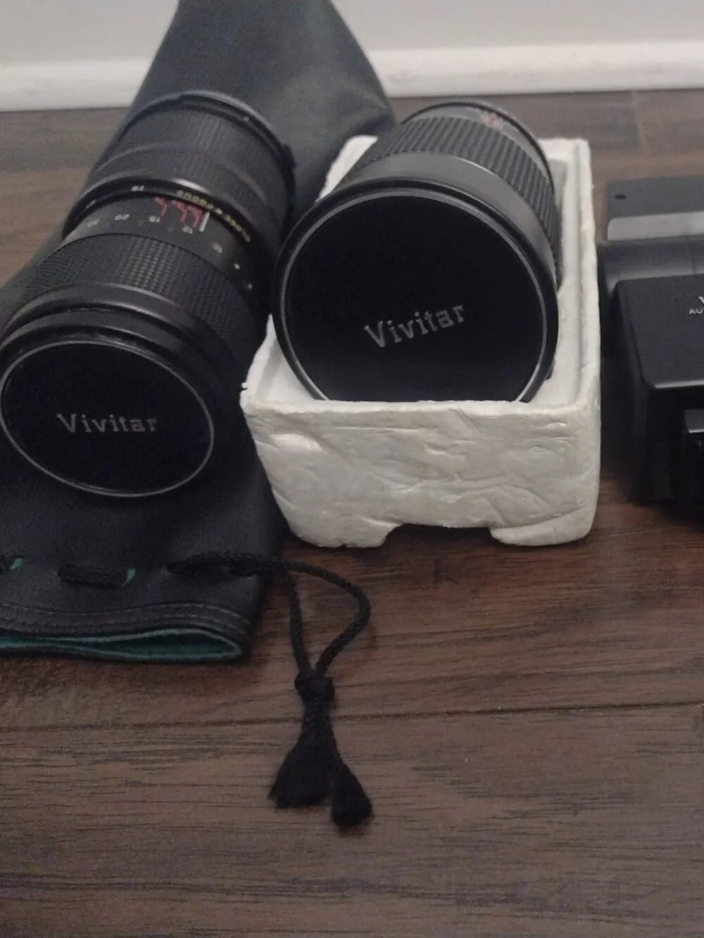 Lot of 4 Vivitar camera lenses, flash, leather bags